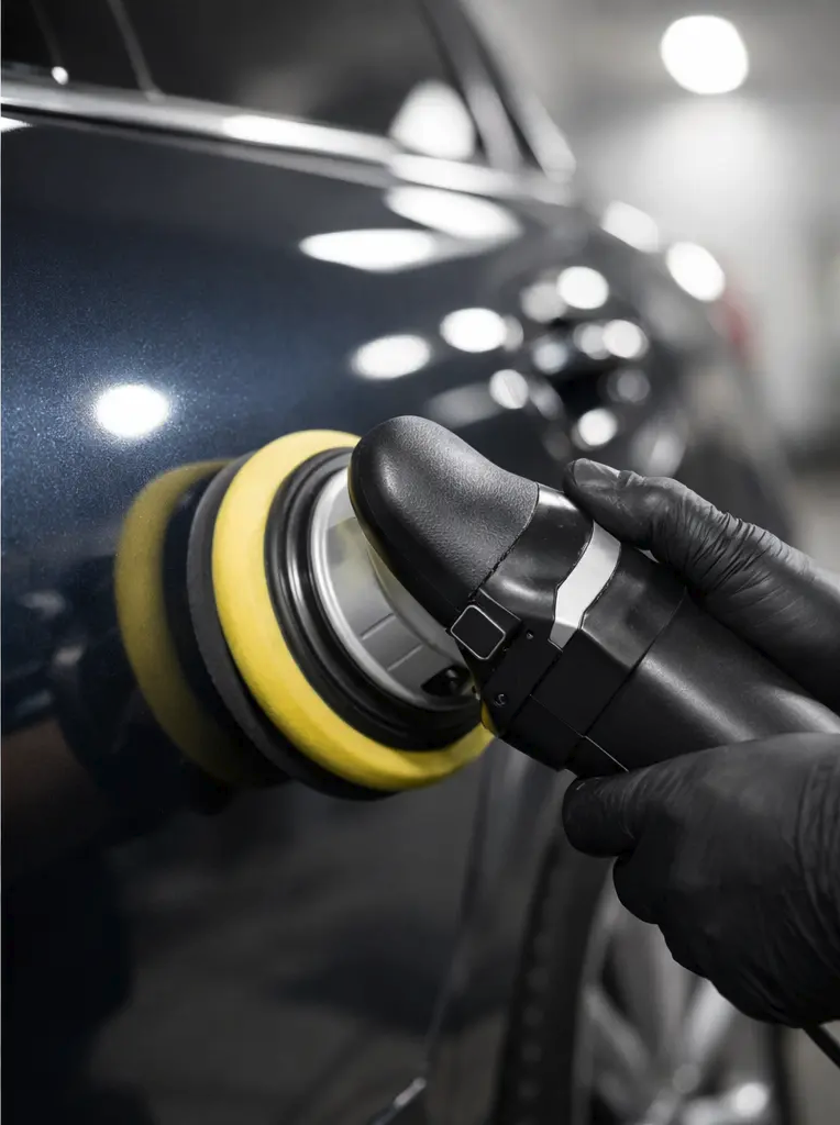 Detailer machine polishing a car